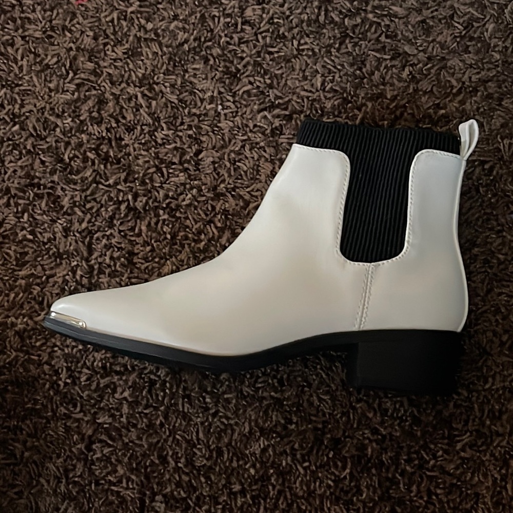 Brand new pointy boots memory foam